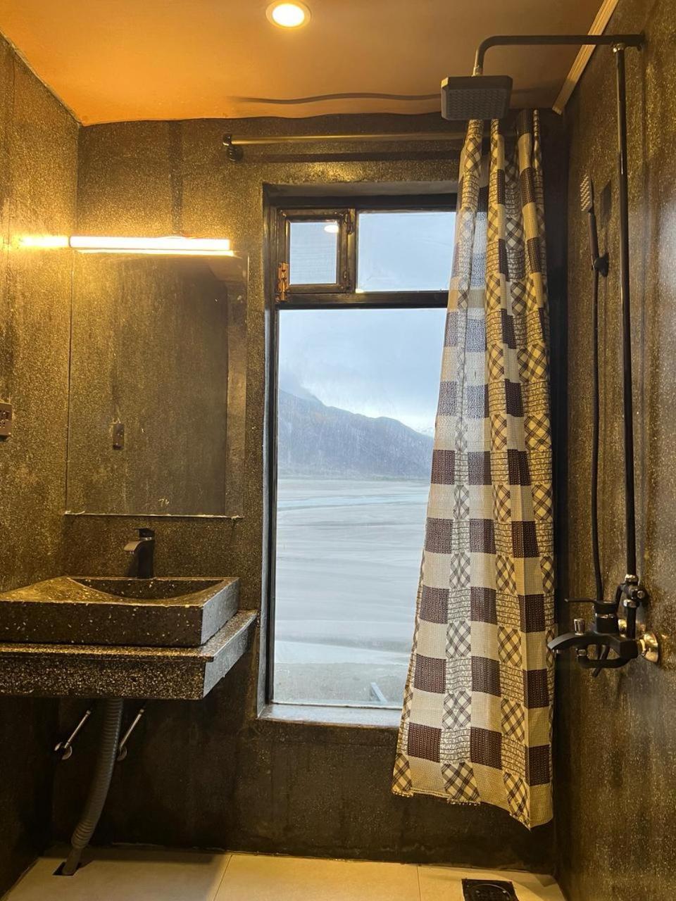 Eat And Read Hotel Skardu Zimmer foto